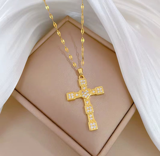 Ein Kreuz, das Herzen berührt.
