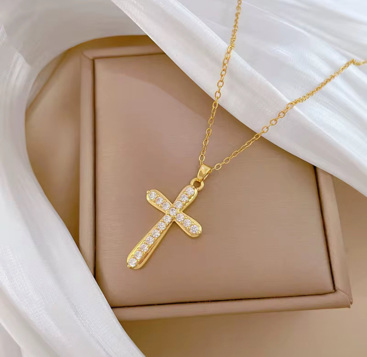 Vergoldete Kreuzkette mit Zirkonia